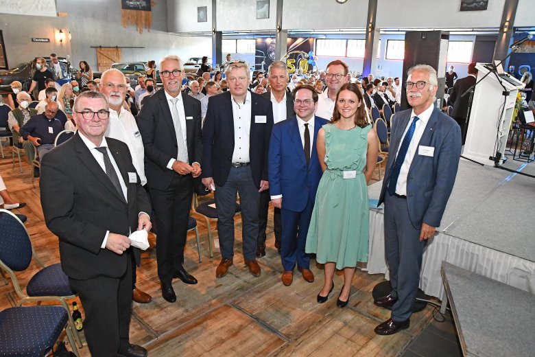 Gemeinsam mit Vertretern der Gastgeber WFG, Rhein-Zeitung und IHK freute sich Landrat Dr. Alexander Saftig (links) über den erfolgreichen Unternehmertag.