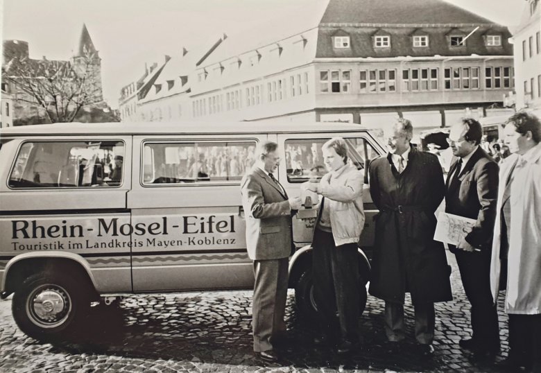 Übergabe neuer REMET-Bus am 27. Februar 1987