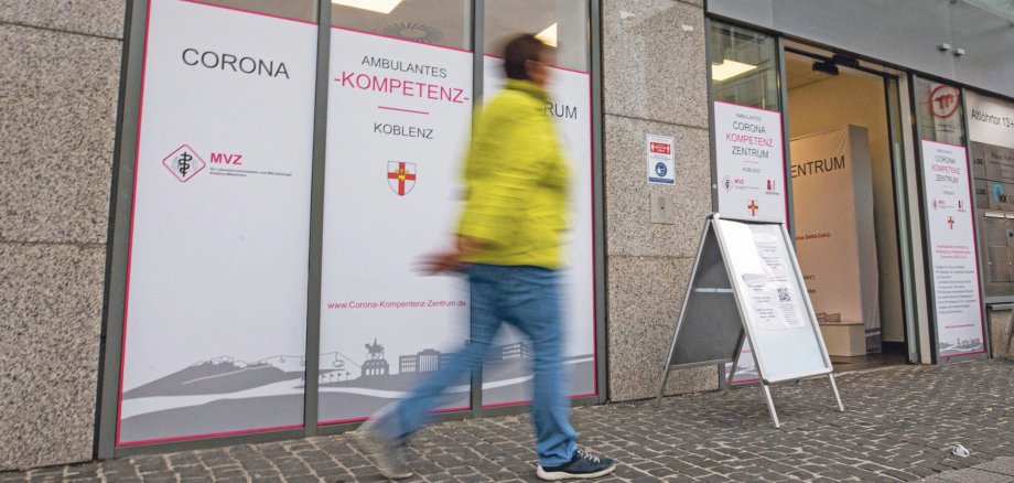 Im Corona-Kompetenz-Zentrum am Altlöhrtor werden in Koblenz ab 2. Mai von montags bis samstags auch symptomatische Patientinnen und Patienten behandelt.