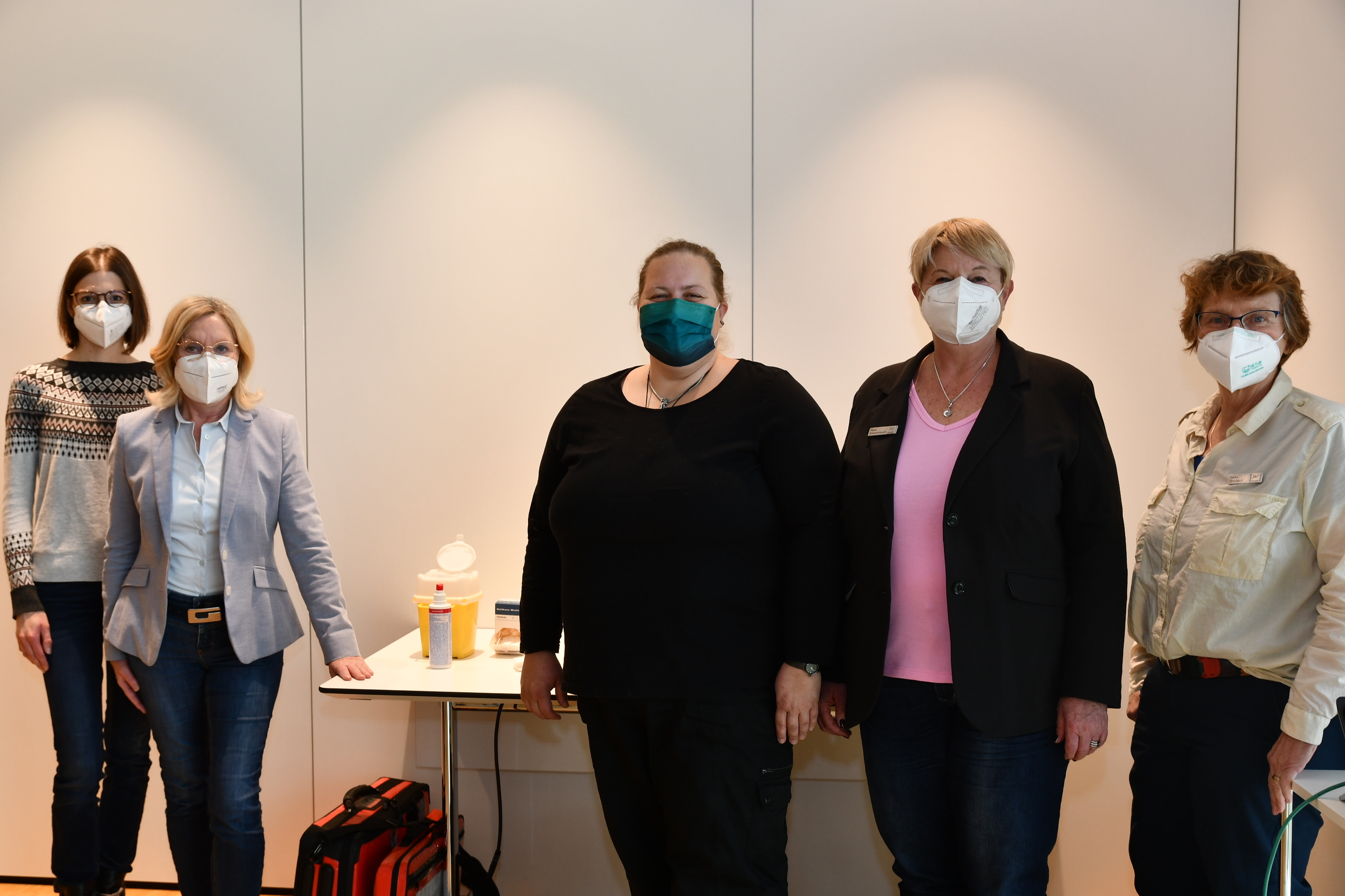 Freuen sich über eine gelungene Impfaktion (v.r.): Personalratsvorsitzende Heike Breitbach, Büroleiterin Petra Kretzschmann, Betriebsärztin Dr. Yvonne Kuhn sowie Dorothee Weis und Anja Weber, die für das betriebliche Gesundheitsmanagement zuständig sind.