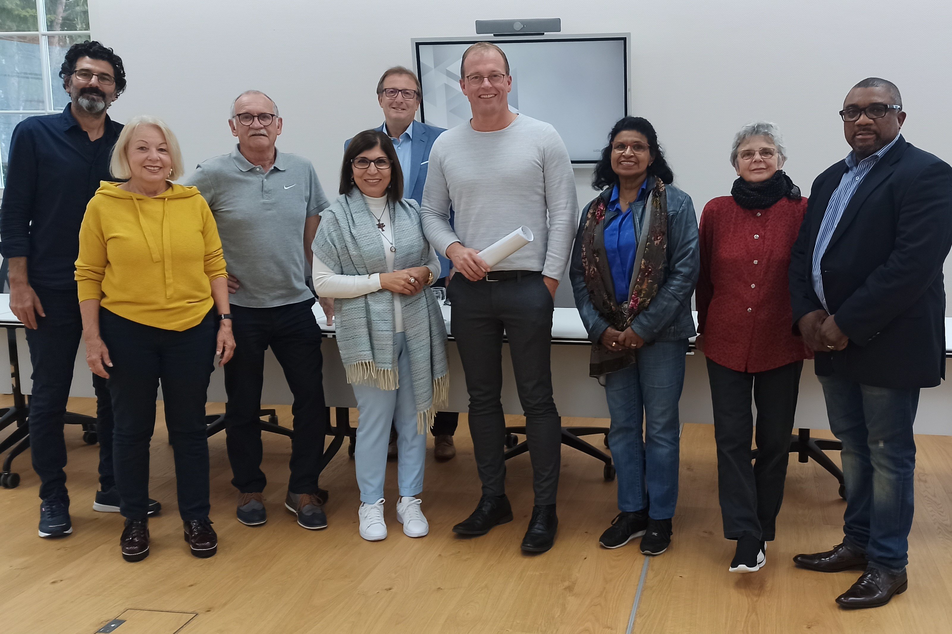 Die Teilnehmer des Workshops gemeinsam mit der BMI-Vorsitzenden Zeynep Begen (4. v.l.) und dem Verbandsgemeindebürgermeister Jörg Lempertz (5. v.l.).