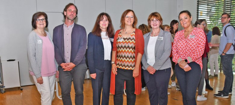 Die Referentin Barbara Nemesh-Baier (3.v.r.) gemeinsam mit (von links) Daniela Becker-Keip von der HWK Koblenz, Thomas Maier vom Netzwerk „Erfolgsfaktor Familie“, Lea Bales von der Fachkräfteallianz Mayen-Koblenz, Yvonne Brachtendorf von der IHK Koblenz und Minka Bäumges vom Koblenzer Bündnis für Familie. 