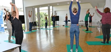 Bei einem 30-minütigen Krafttraining trainierten die Mitarbeitenden die Tiefenmuskulatur im Rumpfbereich.