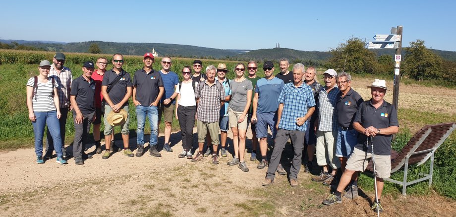 Nahe der Spayer Theoretikerhütte machten die Wegepaten und Touristiker Rast auf ihrer Herbstwanderung. 