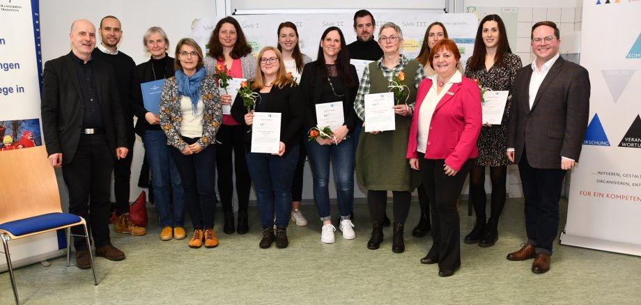 Der Erste Kreisbeigeordnete Pascal Badziong gratulierte den Ausgezeichneten im Rahmen der QiD-Zertifikatsübergabe, die in den Räumlichkeiten der Hochschule Koblenz stattfand. 