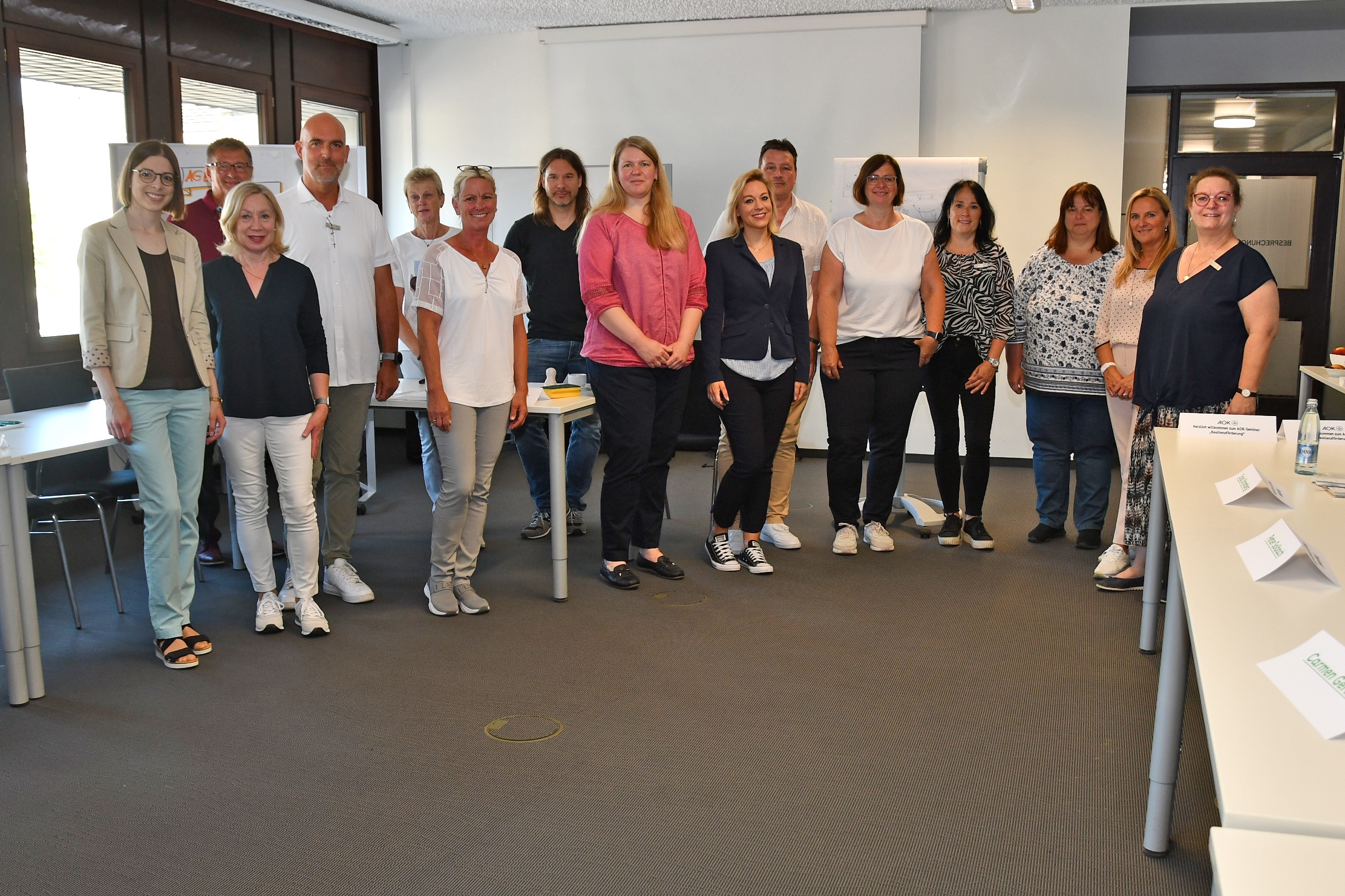 Die Teilnehmer des Tagesseminars zum Thema Resilienz gemeinsam mit der Verantwortlichen für die Personalentwicklung der Kreisverwaltung, Dorothee Weis (2.v.l.), der Referentin Britta Rossmann (7.v.r.) von der Firma Entra und AOK-Gesundheitsmanager Holger Ritter (7.v.l.).