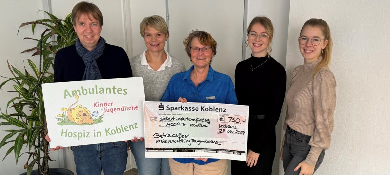 Kreisverwaltung MYK: Tombola-Erlös vom Betriebsfest an Hospizarbeit gespendet 