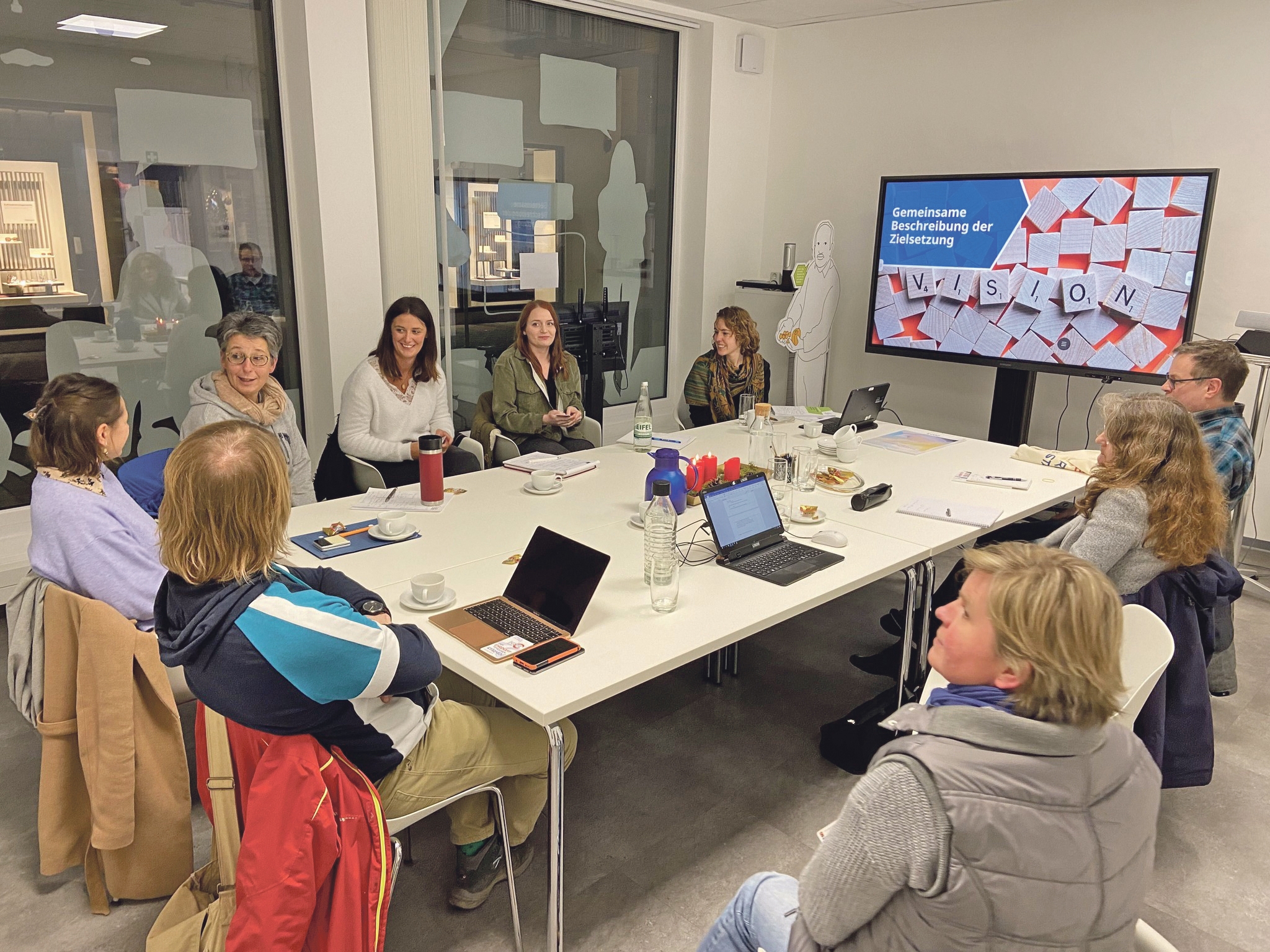 Im MYK10-Projektbüro in Andernach trafen sich zum Auftakt der ersten Sprintrunde die Teams „Ehrenamt & Digitalisierung“ und „Innovationen in der offenen Kinder- und Jugendarbeit“ und diskutierten Ideen für ein smartes MYK.