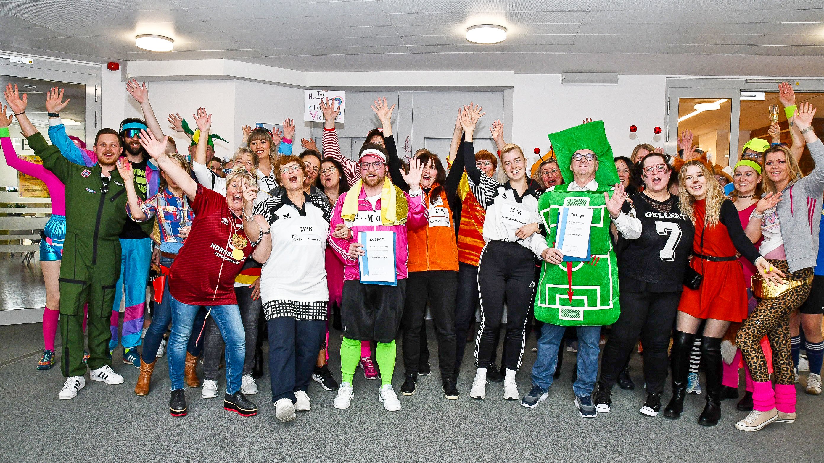 Schwerdonnerstag: Kreishaus fest in Frauenhand 