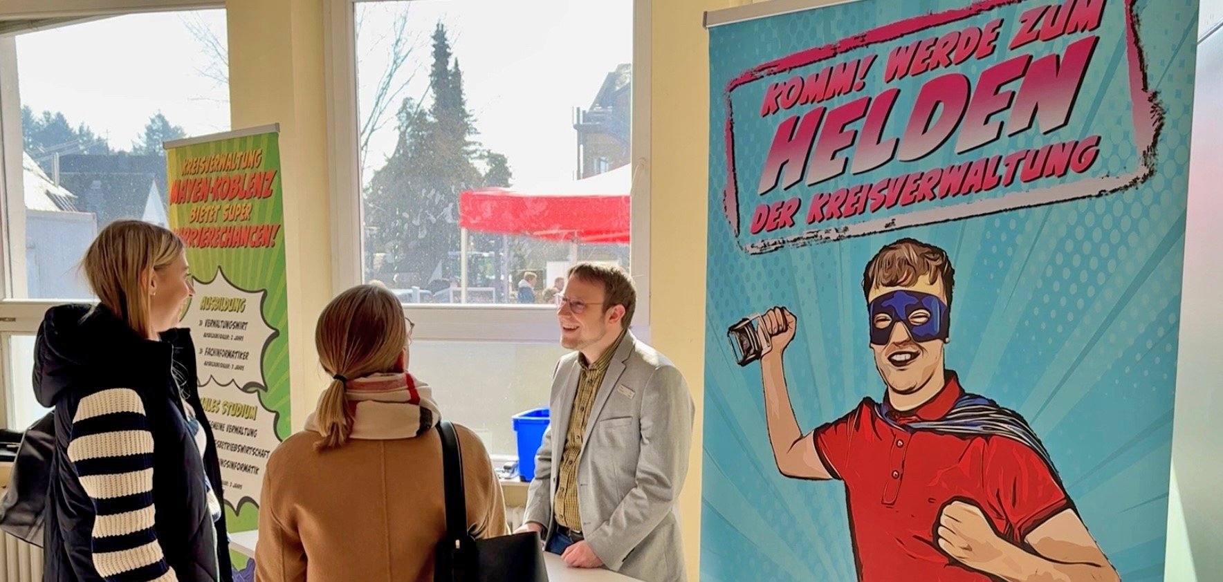 Peter Klöckner, Ausbildungsbeauftragter der Kreisverwaltung Mayen-Koblenz, warb auf der MAYA-Ausbildungsmesse in Mayen für die abwechslungsreichen und praxisorientierten Ausbildungs- und Studienangebote der Kreisverwaltung. 