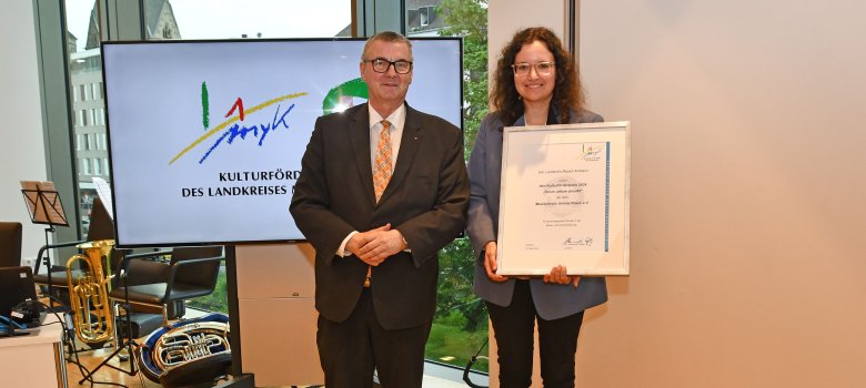 Für den Musikverein Urmitz-Rhein nahm Vorstandsmitglied Larissa Hoefer den Kulturförderpreis entgegen.