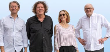 Wenn die Band Frankfurt Jazz Trio (1) auf die herausragende Jazzsängerin Eva Mayerhofer (1) und den exzellenten Trompeter Ralf Hesse (2) trifft, ist ein Konzerterlebnis der Extraklasse garantiert. 
