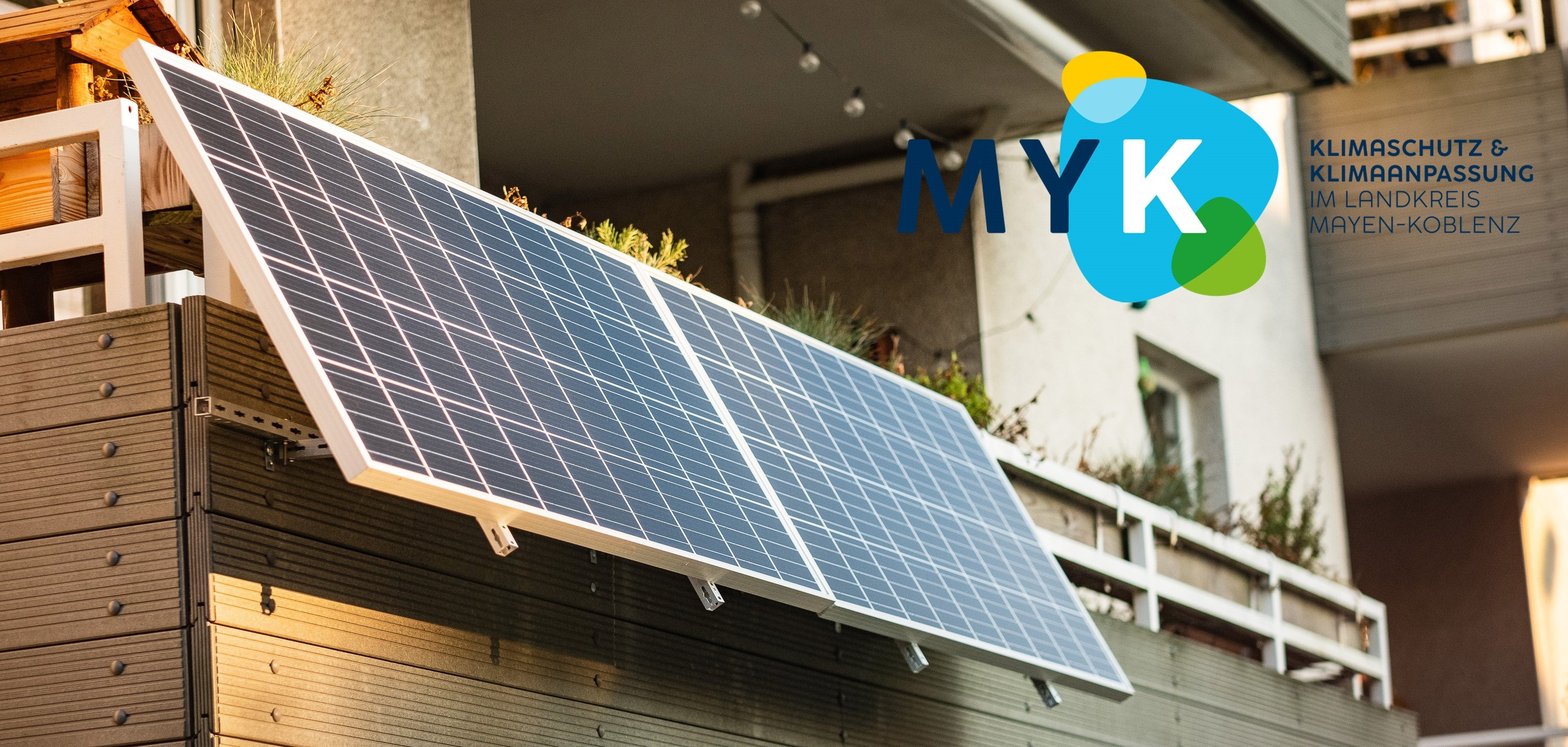 Balkonkraftwerk an einem Mehrfamilienhaus in Düsseldorf