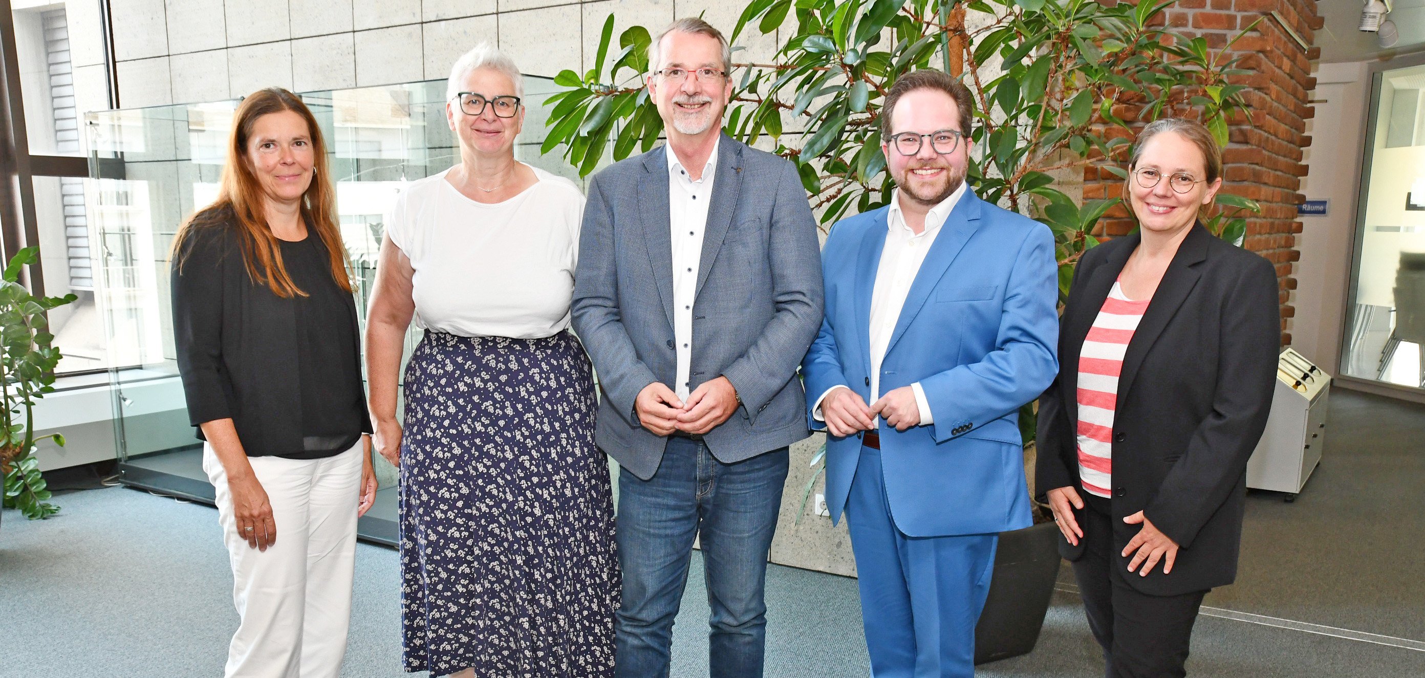 Bei seinem Besuch im Kreishaus stellte Ombudsmann Sven Lefkowitz (Mitte) dem Ersten Kreisbeigeordneten Pascal Badziong (2.v.r) sein neues Aufgabenfeld vor. 