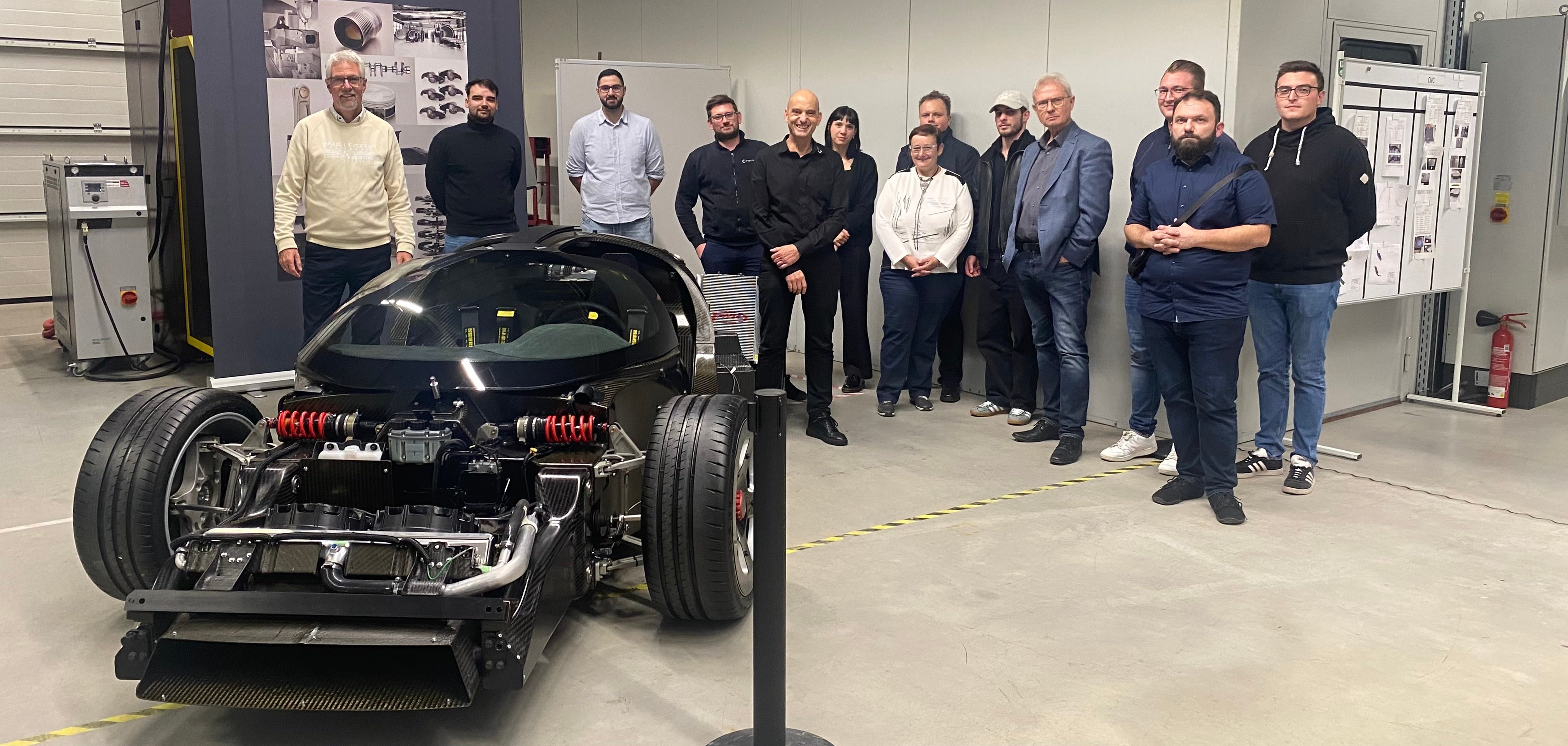 Vertreter der WFG und IT.Region Koblenz im Werk von Capricorn Composite.