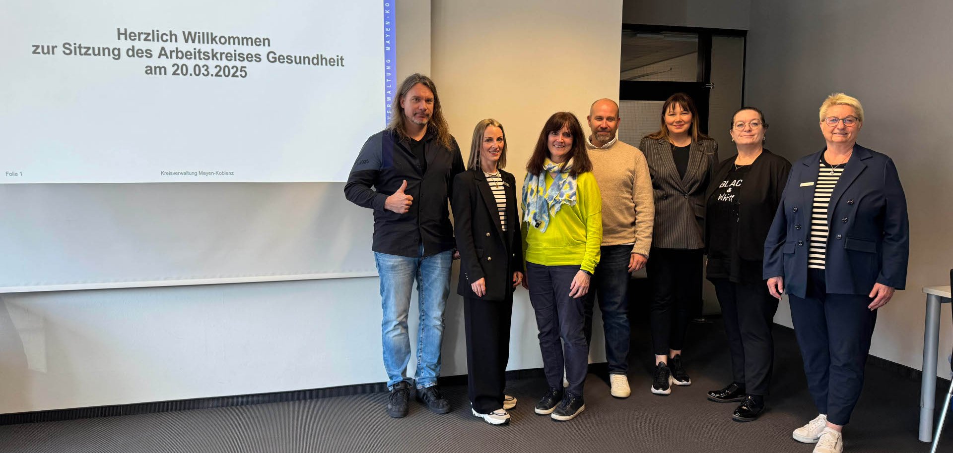 Der Arbeitskreis „Gesundheit“ der Kreisverwaltung (von links): Holger Ritter (AOK Rheinland-Pfalz/Saarland), Christina Auer (BGM-Beauftragte), Lea Bales (Gleichstellungsbeauftragte), Dirk Hartig (Fachkraft f. Arbeitsschutz und Arbeitssicherheit), Eliana Will (BGM-Beauftragte Jobcenter), Birgit Gellert (Personalratsmitglied), Petra Kretzschmann (Büroleiterin). 