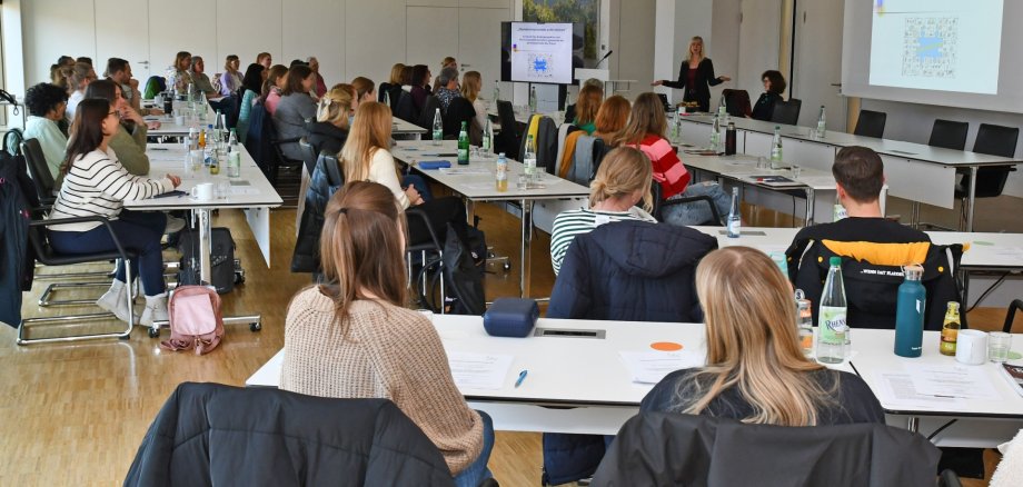 Die Teilnehmenden der Fachtagung „Demokratieprozesse unterstützen“ freuten sich über die gelungene Veranstaltung. 