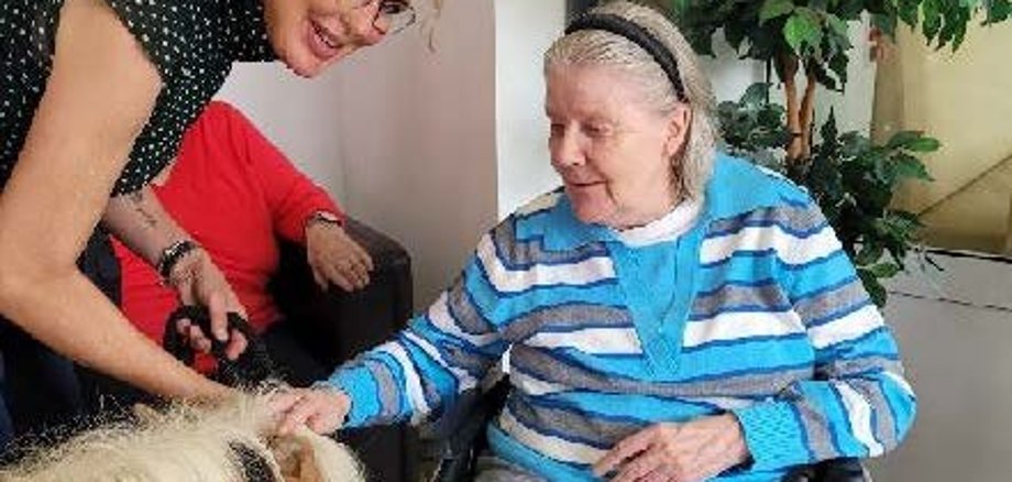 Die positive Wirkung von Tieren auf
demenziell erkrankte Menschen
Die positive Wirkung von Tieren auf demenziell erkrankte Menschen