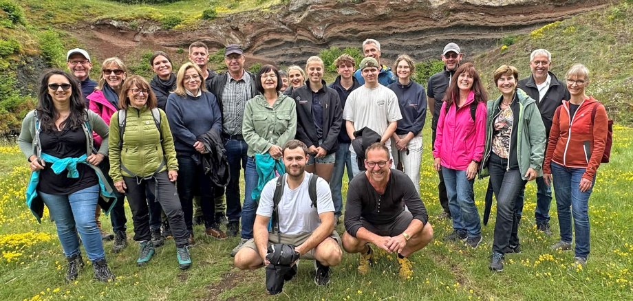 Bei einem bewegten „Netzwerktreffen“ der Fachkräfte-Allianz Mayen-Koblenz tauschten sich Unternehmen aus dem Landkreis bei einer Wanderung auf dem Traumpfädchen Booser Doppelmaar zum Thema betriebliches Gesundheitsmanagement aus. Alle Teilnehmer haben die intensive Gespräche sichtlich genossen und konnten viele neue Impulse für ihre Arbeit im Bereich betriebliches Gesundheitsmanagement mitnehmen. 