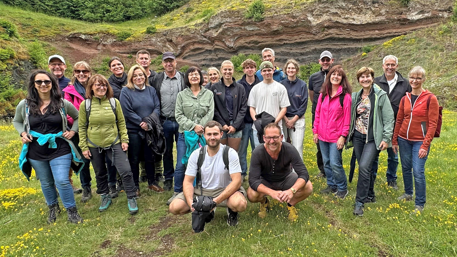 Bei einem bewegten „Netzwerktreffen“ der Fachkräfte-Allianz Mayen-Koblenz tauschten sich Unternehmen aus dem Landkreis bei einer Wanderung auf dem Traumpfädchen Booser Doppelmaar zum Thema betriebliches Gesundheitsmanagement aus. Alle Teilnehmer haben die intensive Gespräche sichtlich genossen und konnten viele neue Impulse für ihre Arbeit im Bereich betriebliches Gesundheitsmanagement mitnehmen. 