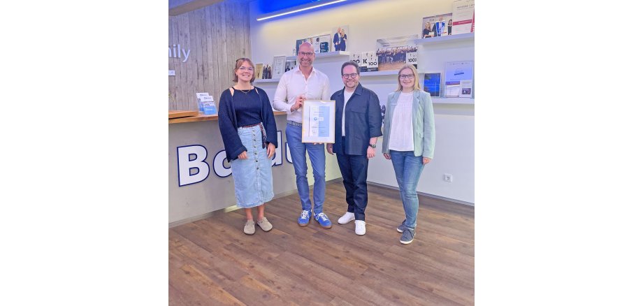 In Bendorf überreichte der Erste Kreisbeigeordnete Pascal Badziong (2.v.r.) die ÖKOPROFIT-Urkunde an die Baldus Medizintechnik GmbH. 