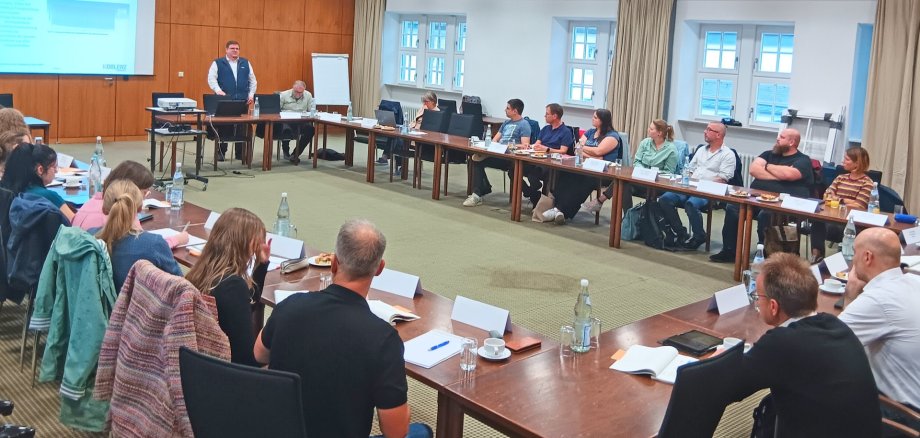 Kommunale Akteure aus dem Landkreis Mayen-Koblenz, der Stadt Koblenz und benachbarter Landkreise tauschten sich im Ratssaal über die Möglichkeiten des klimafreundlichen Gebäudemanagements aus. 