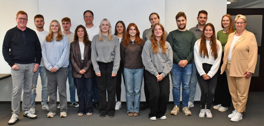 Studierende starten das praxisorientierte Seminar „Organisationsmanagement“ in Kooperation mit der Hochschule für öffentliche Verwaltung Mayen, um Theorie und Verwaltungspraxis zu verbinden 