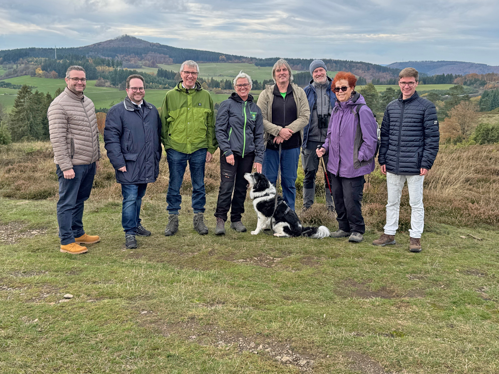 Der Erste Kreisbeigeordnete und Vorsitzende der Stiftung für Natur und Umwelt besuchte gemeinsam mit Staatssekretär Dr. Erwin Manz sowie weiteren kommunalen Vertretern und Projektbeteiligten die Wacholderheiden in Arft.