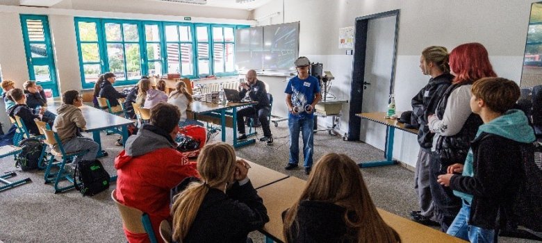 In verschiedenen Workshops konnten die Schüler spannende Themenfelder rund um die Digitalisierung entdecken. In verschiedenen Workshops konnten die Schüler spannende Themenfelder rund um die Digitalisierung entdecken.