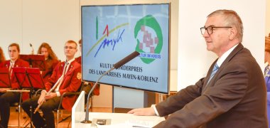 In seiner Laudatio auf die Preisträger dankte Landrat Dr. Alexander Saftig den Geehrten für ihr großartiges Engagement. In seiner Laudatio auf die Preisträger dankte Landrat Dr. Alexander Saftig den Geehrten für ihr großartiges Engagement.