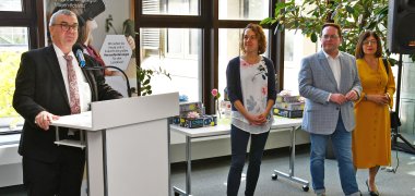 MYK10-Malwettbewerb: Landrat Dr. Saftig
prämiert Nachwuchskünstler
MYK10-Malwettbewerb: Landrat Dr. Saftig prämiert Nachwuchskünstler