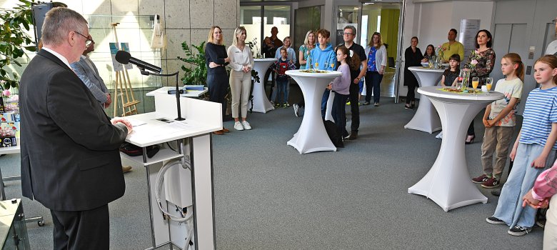 MYK10-Malwettbewerb: Landrat Dr. Saftig
prämiert Nachwuchskünstler
MYK10-Malwettbewerb: Landrat Dr. Saftig prämiert Nachwuchskünstler