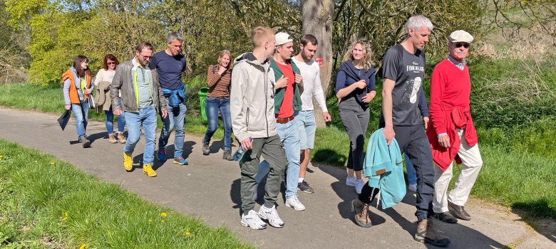 Der Spaziergang auf dem „Kirschblüten-Panoramaweg“ in Mülheim bot nicht nur tolle Aussichten, sondern auch viel Gelegenheit zum Informationsaustausch. 