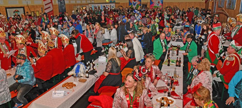 Da strahlt der Kreiswackes: 700 Karnevalisten aus dem Landkreis kamen in Ettringen zusammen. 
