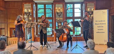 Sommerclassics: Konzert auf
Burg Namedy begeistert das Publikum
Sommerclassics: Konzert auf Burg Namedy begeistert das Publikum
