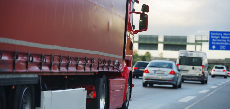 Zusätzliches Fahrverbot für Lkw in der Ferienzeit 
