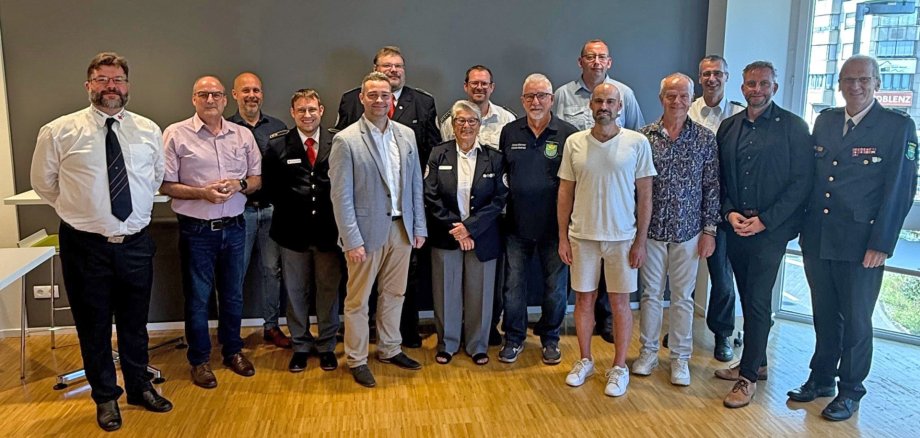 Helfende für jahrzehntelanges Engagement im Katastrophenschutz geehrt 