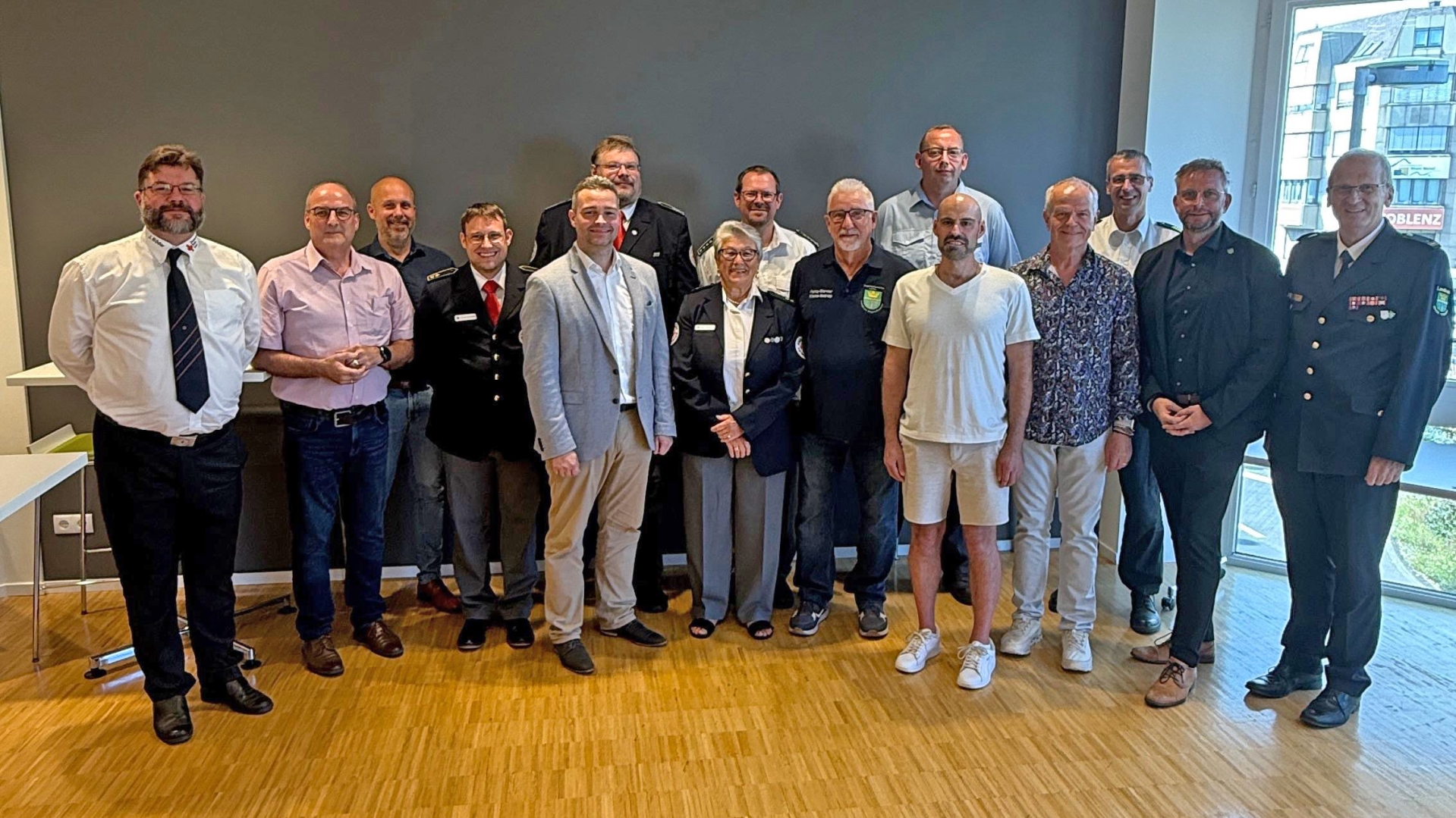 Helfende für jahrzehntelanges Engagement im Katastrophenschutz geehrt 