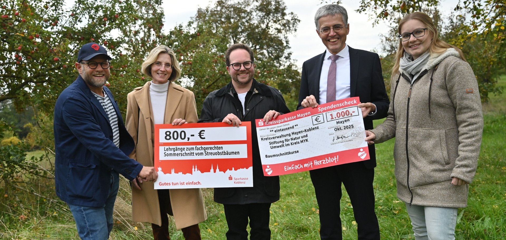 Sparkassen fördern den Erhalt von Streuobstwiesen im Landkreis MYK 