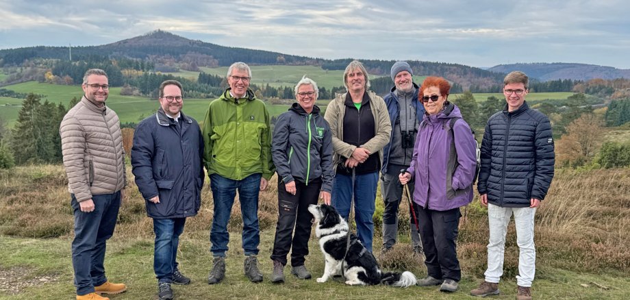 Der Erste Kreisbeigeordnete und Vorsitzende der Stiftung für Natur und Umwelt besuchte gemeinsam mit Staatssekretär Dr. Erwin Manz sowie weiteren kommunalen Vertretern und Projektbeteiligten die Wacholderheiden in Arft.
