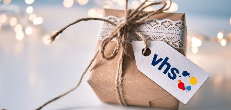 „Ein vhs-Kurs unter dem Weihnachtsbaum“ „Ein vhs-Kurs unter dem Weihnachtsbaum“