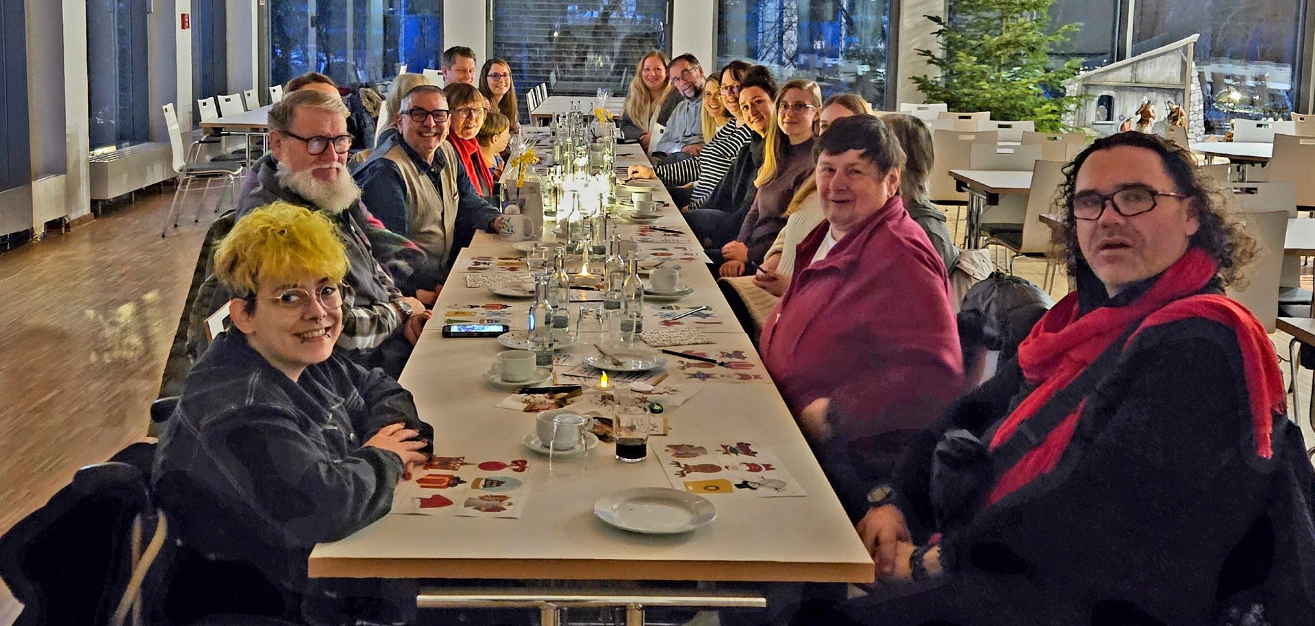 Die Mitglieder des Netzwerks Teilhabe freuten sich über die gelungene Weihnachtsfeier. 