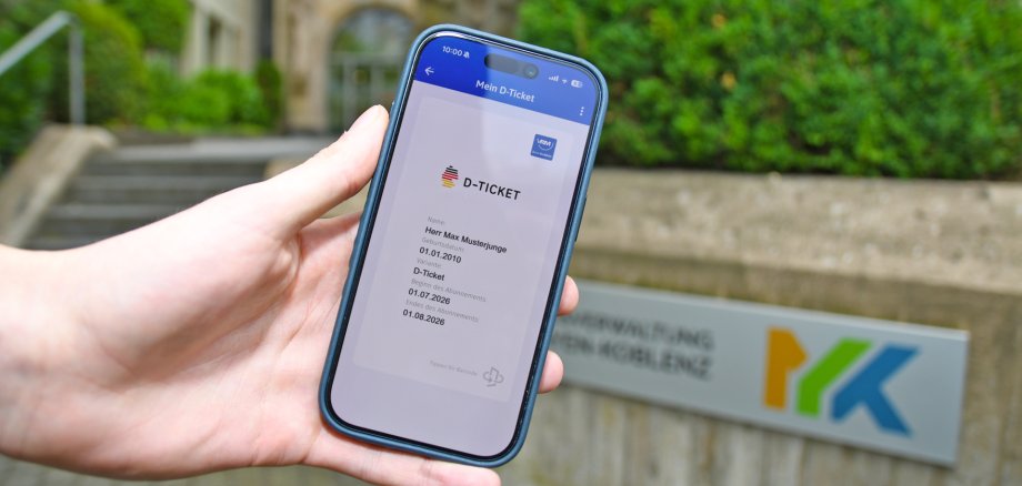 Die Kreisverwaltung Mayen-Koblenz informiert: Das Deutschlandticket kann auch während der Sommerferien weiterhin genutzt werden. Die Kreisverwaltung Mayen-Koblenz informiert: Das Deutschlandticket kann auch während der Sommerferien weiterhin genutzt werden.