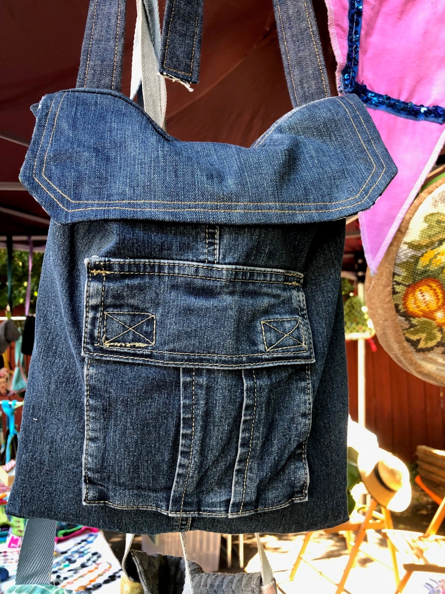 Rucksack aus einer alten Jeans. 