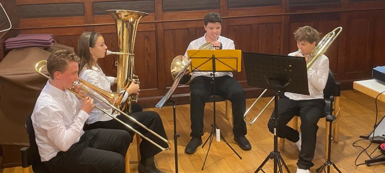 Das Low-Brass-Blechbläserquartett der Musikschule Koblenz sorgte für die musikalische Begleitung des Abends. Das Low-Brass-Blechbläserquartett der Musikschule Koblenz sorgte für die musikalische Begleitung des Abends.