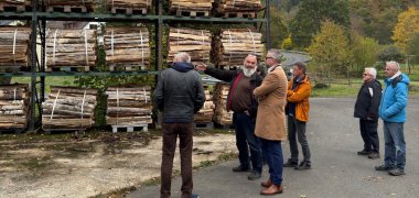 Was läuft gut? Und wo gibt es Schwierigkeiten? Beim Auftakt der „Ortsgespräche“ in den Gemeinden Acht und Arft machte sich Landrat Marko Boos ein persönliches Bild von den Situationen und kam mit Bürgerinnen und Bürgern sowie mit kommunalen Vertretern ins Gespräch. Was läuft gut? Und wo gibt es Schwierigkeiten? Beim Auftakt der „Ortsgespräche“ in den Gemeinden Acht und Arft machte sich Landrat Marko Boos ein persönliches Bild von den Situationen und kam mit Bürgerinnen und Bürgern sowie mit kommunalen Vertretern ins Gespräch.