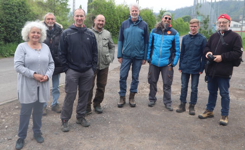 Im April haben die NachzüchterInnen des Apollos sich zur Aussetzaktion auf einer Projektfläche getroffen. Von links nach rechts: Biggi Kaczmarek, Klaus Schurian, Jürgen Becker, Ronny Strätling, Thomas Reinelt, Arik Siegel, Daniel Müller und Jürgen Rodeland.